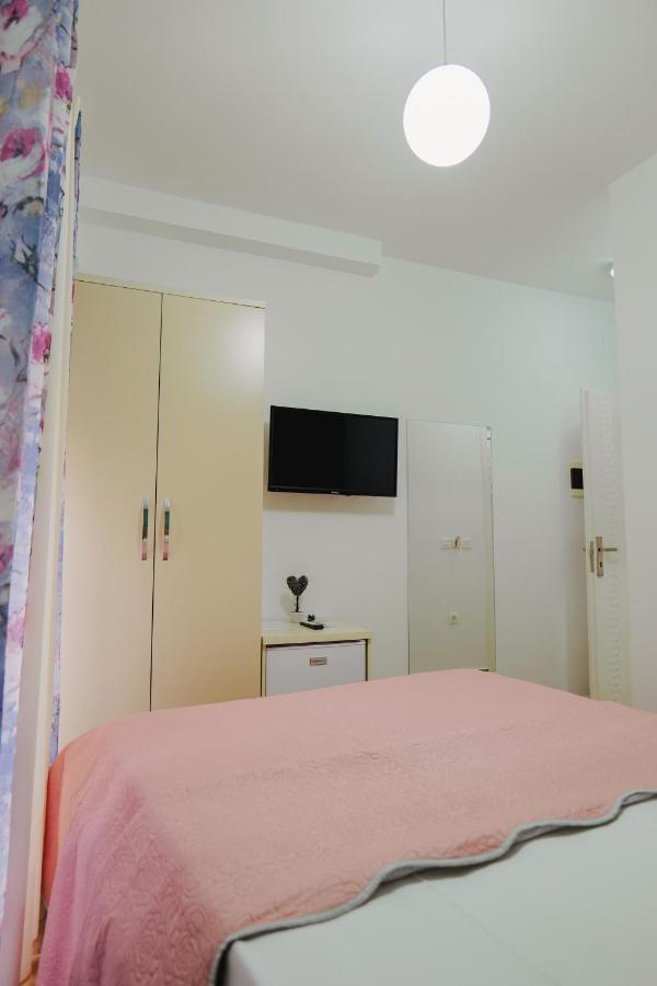 Eden Suites & Apartments Σαράντα Εξωτερικό φωτογραφία