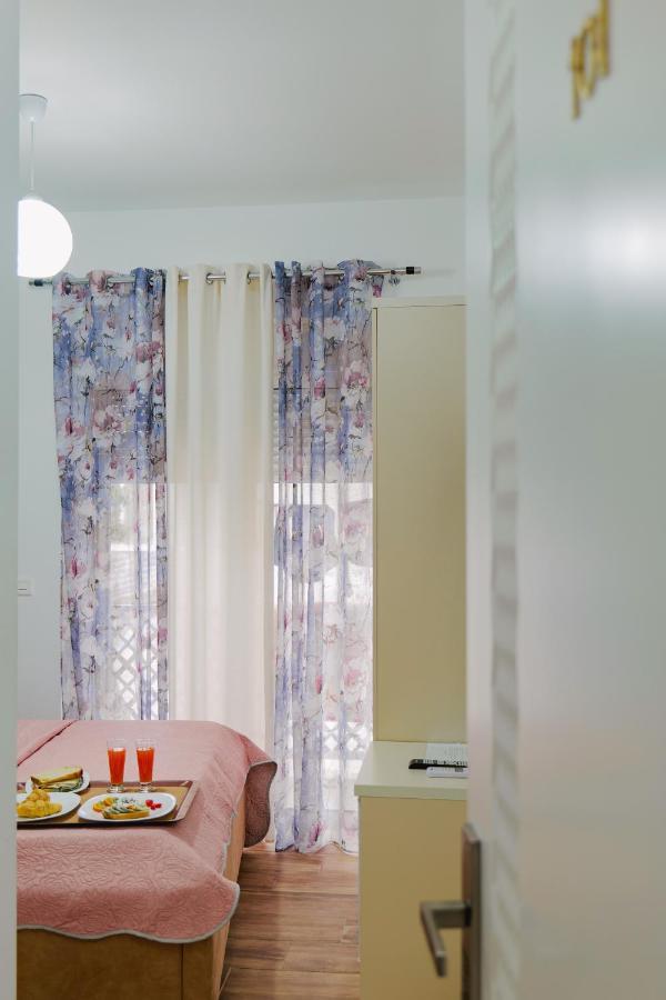 Eden Suites & Apartments Σαράντα Εξωτερικό φωτογραφία